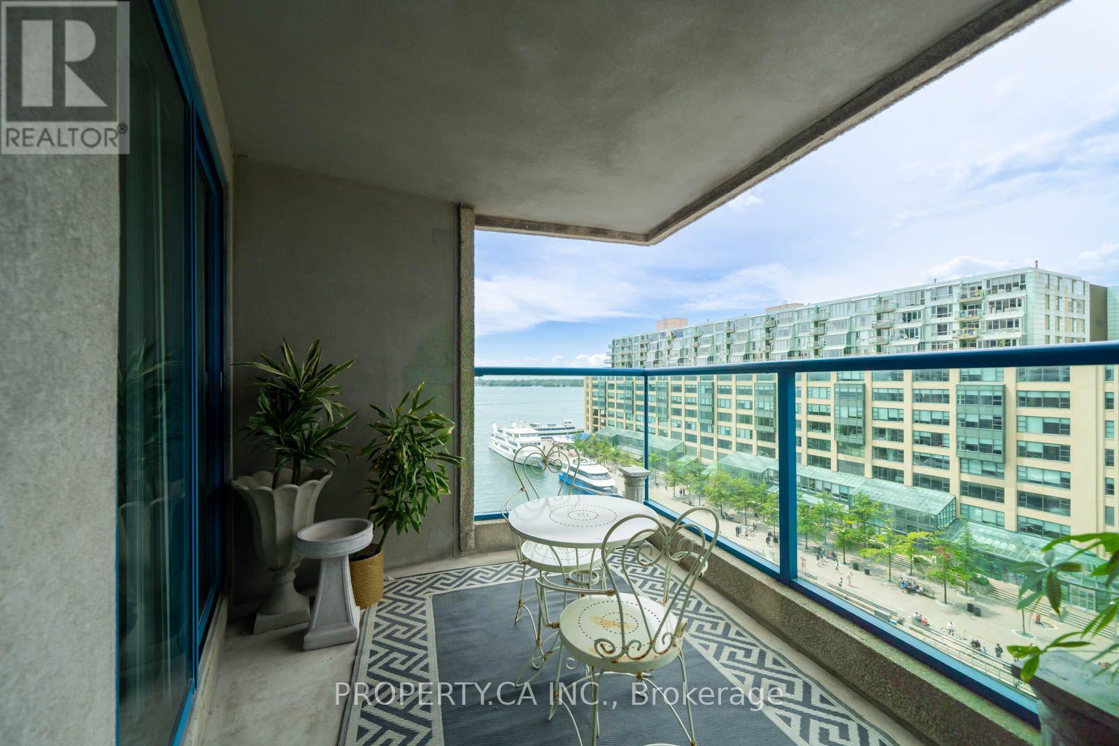 #1111 77 HARBOUR SQUARE - 31