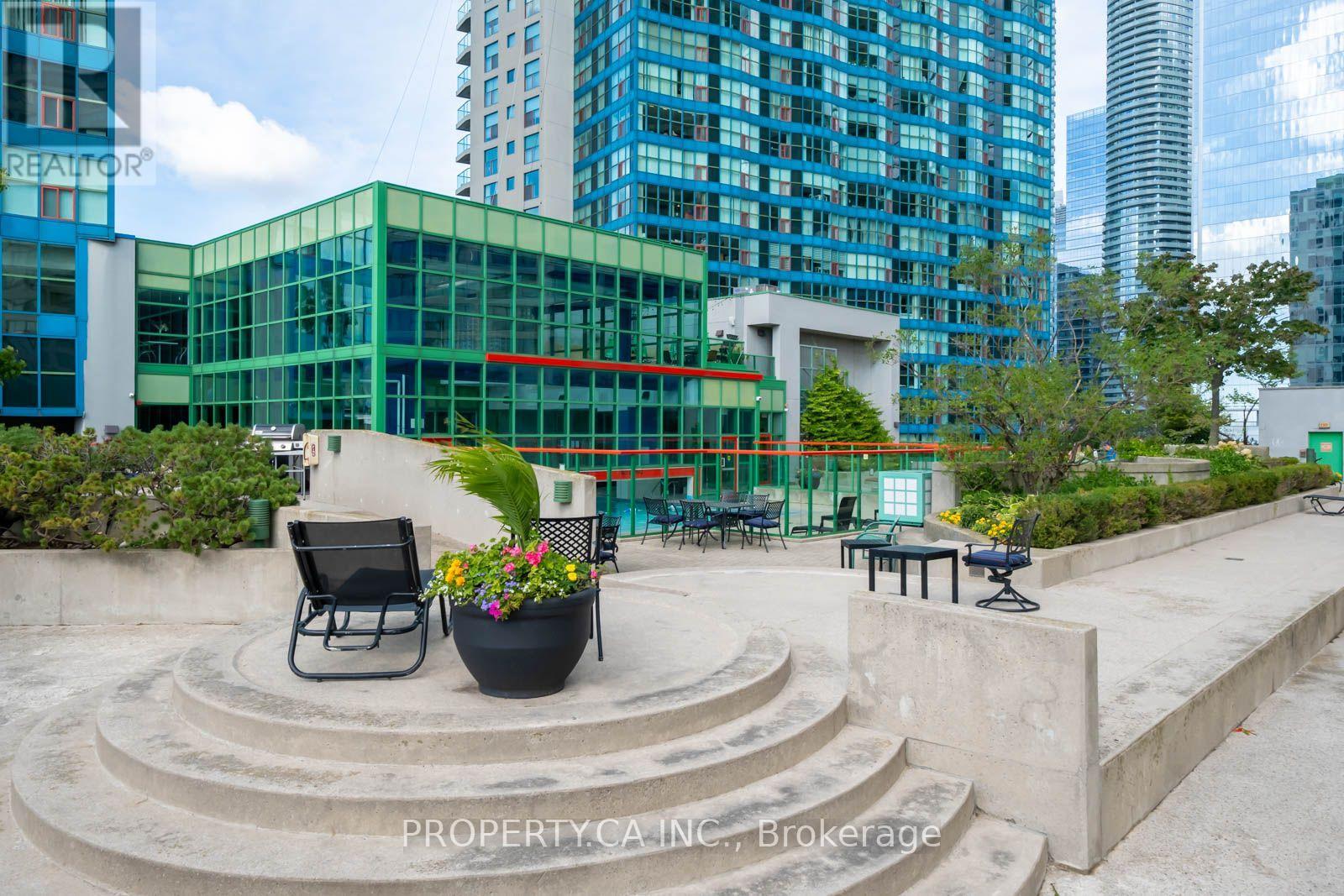 #1111 77 HARBOUR SQUARE - 37