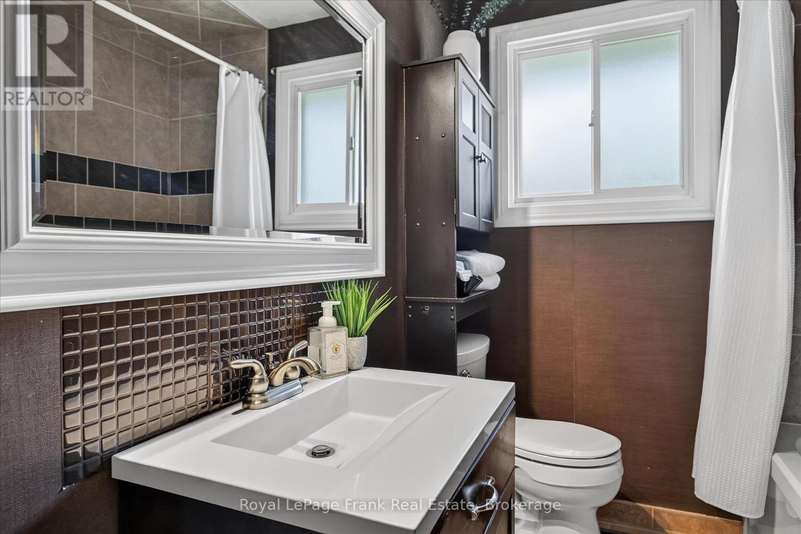 870 HEMLOCK STREET - 20