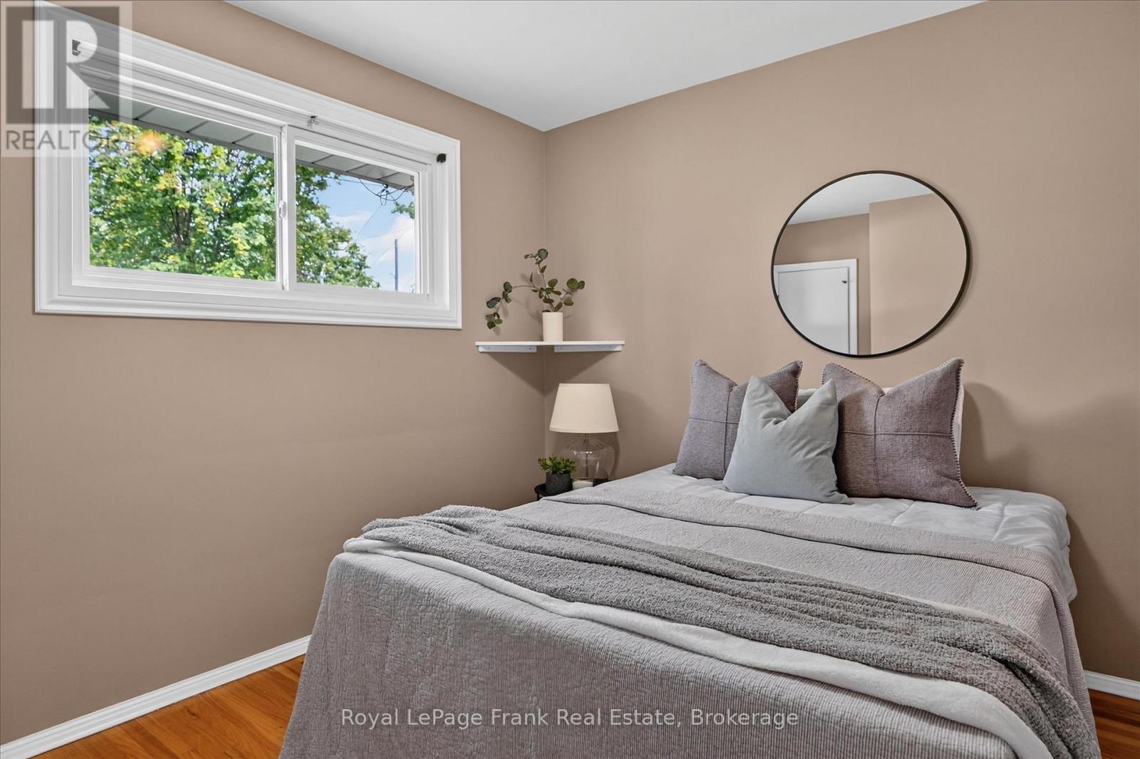 870 HEMLOCK STREET - 23