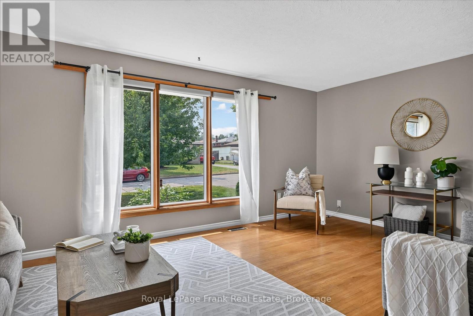 870 HEMLOCK STREET - 4