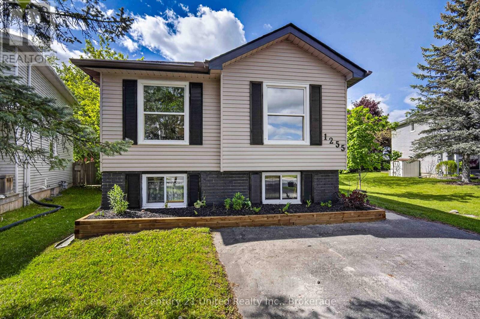 1255 HUNTINGTON CIRCLE - 1