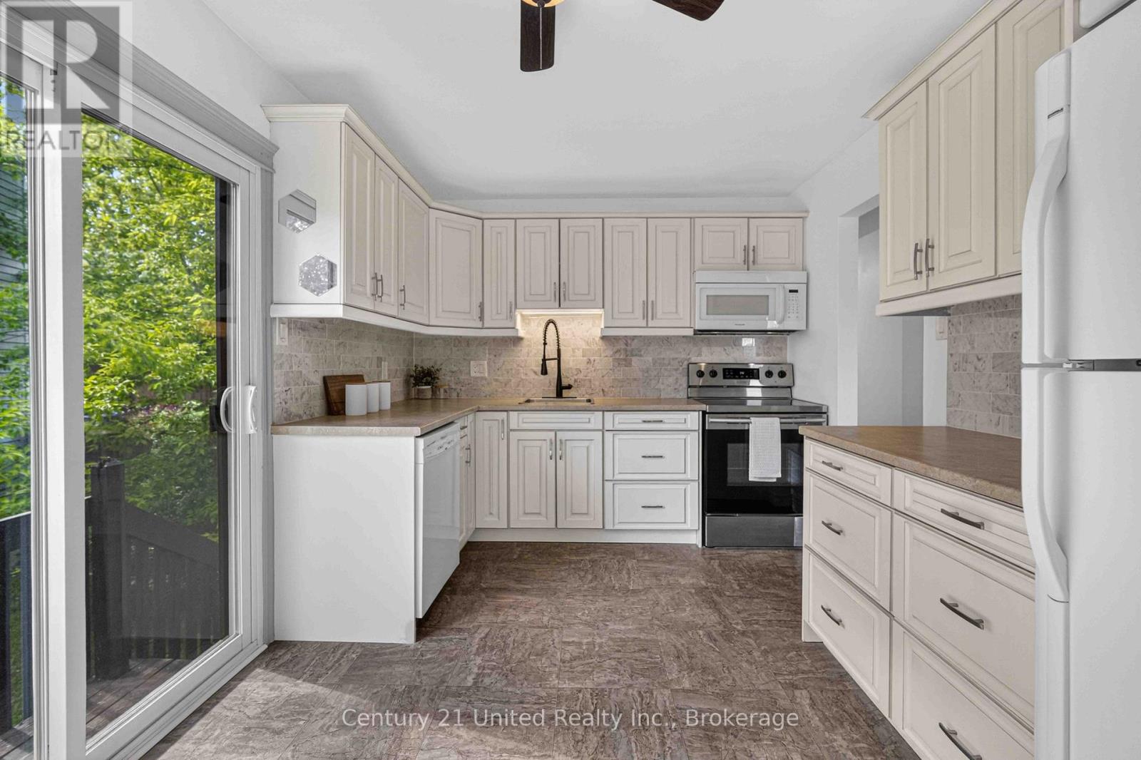 1255 HUNTINGTON CIRCLE - 10