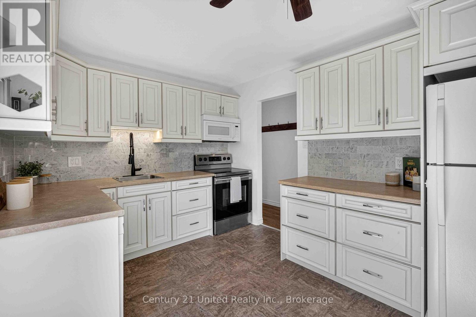 1255 HUNTINGTON CIRCLE - 11