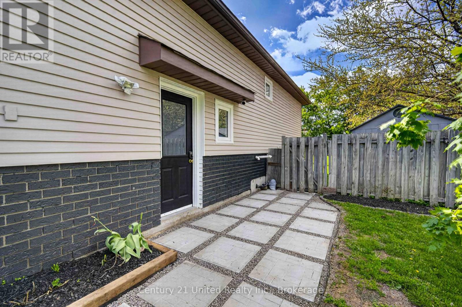 1255 HUNTINGTON CIRCLE - 3