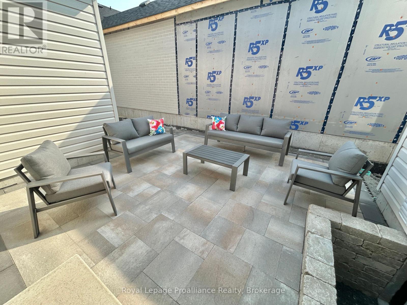 93 ATHABASKA DRIVE - 10