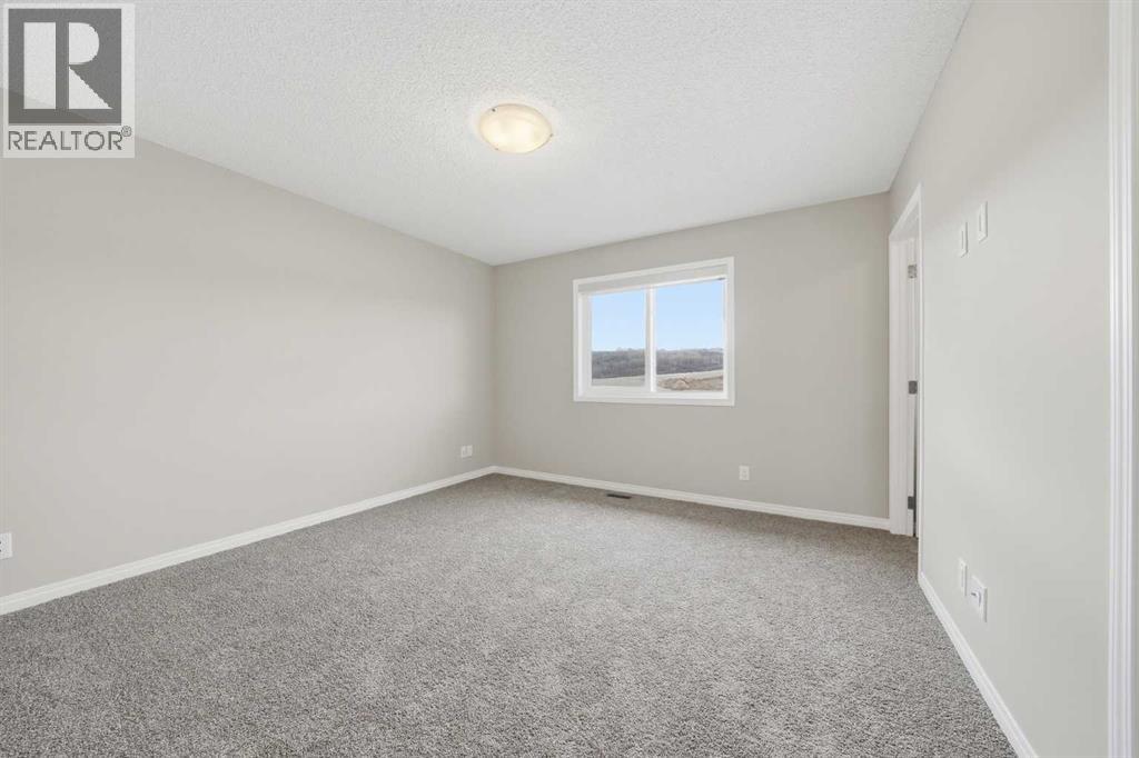 831 Wolf Willow Boulevard SE - 20