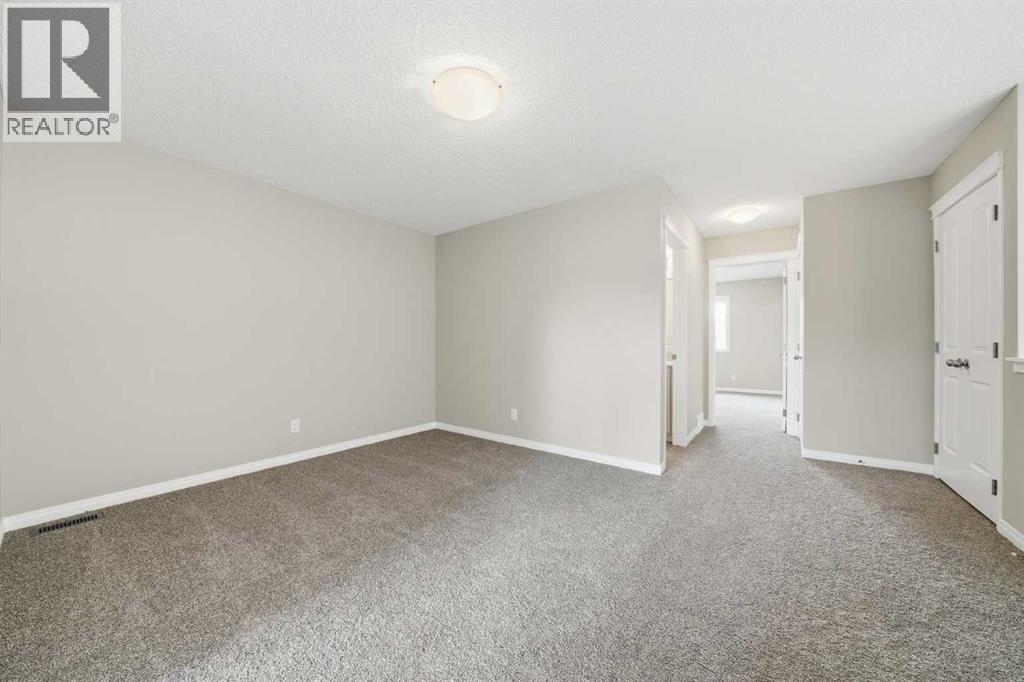 831 Wolf Willow Boulevard SE - 15