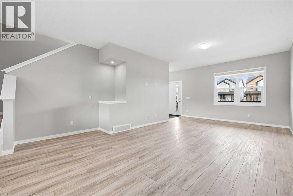 831 Wolf Willow Boulevard SE - 4