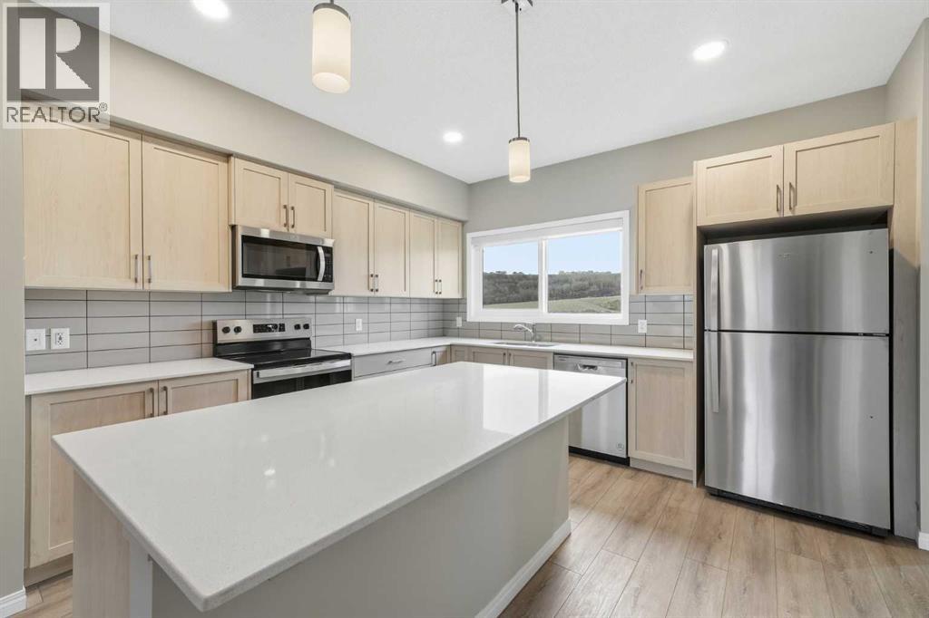 831 Wolf Willow Boulevard SE - 9