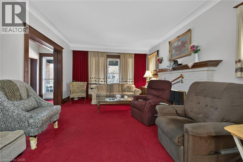 96 BARNESDALE Boulevard S - 8