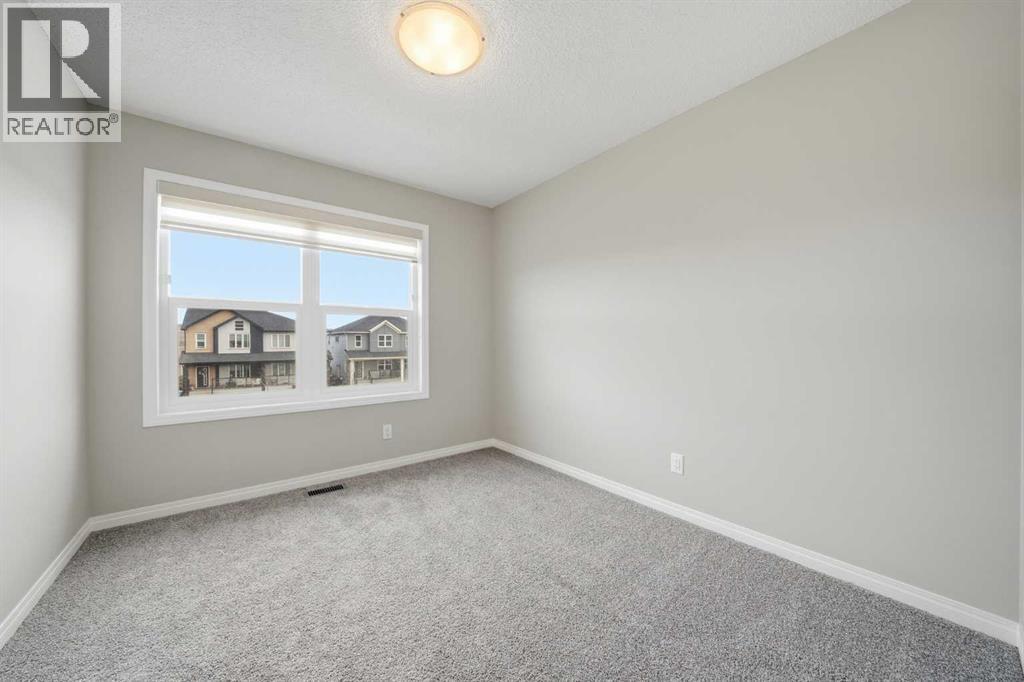 831 Wolf Willow Boulevard SE - 24