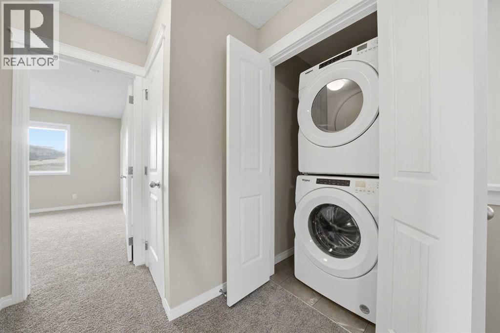 831 Wolf Willow Boulevard SE - 31