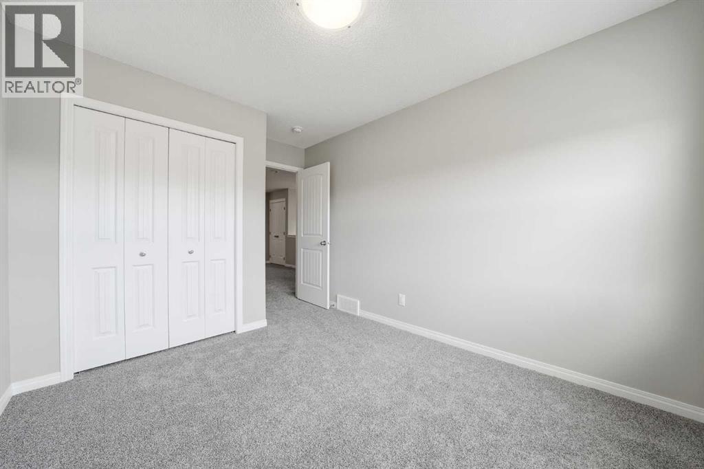 831 Wolf Willow Boulevard SE - 26