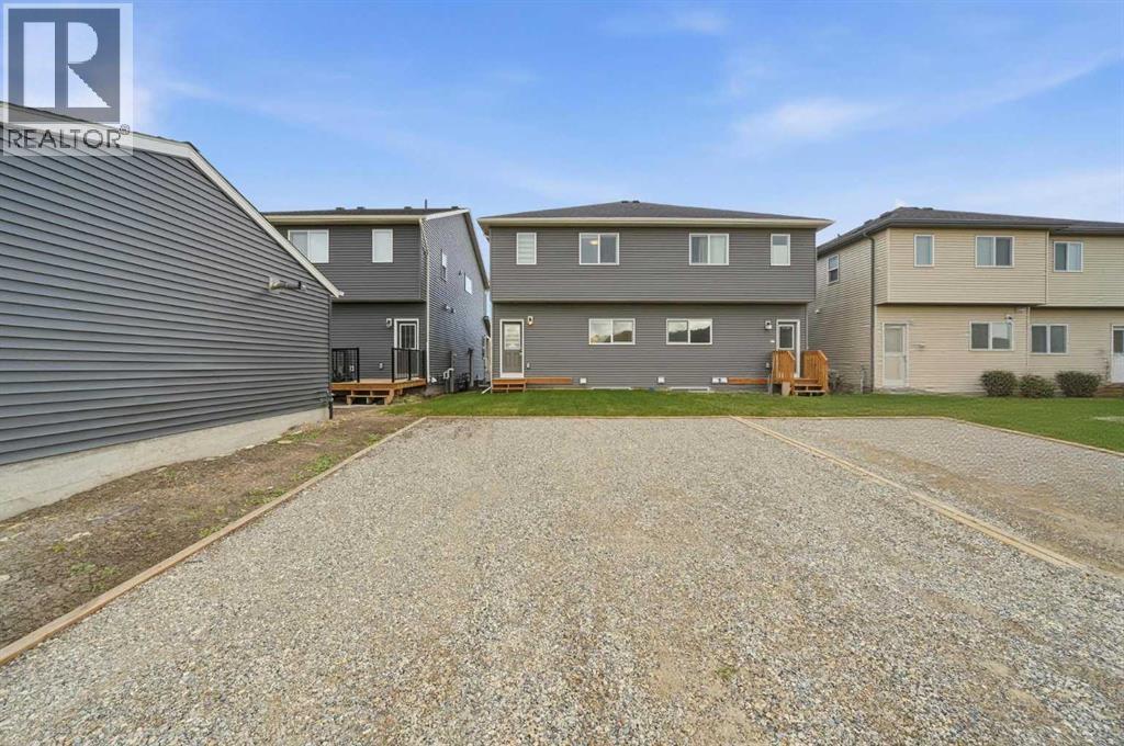 831 Wolf Willow Boulevard SE - 40