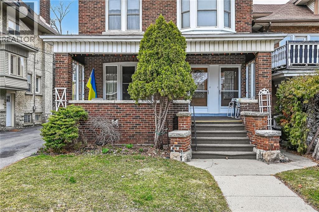 96 BARNESDALE Boulevard S - 4