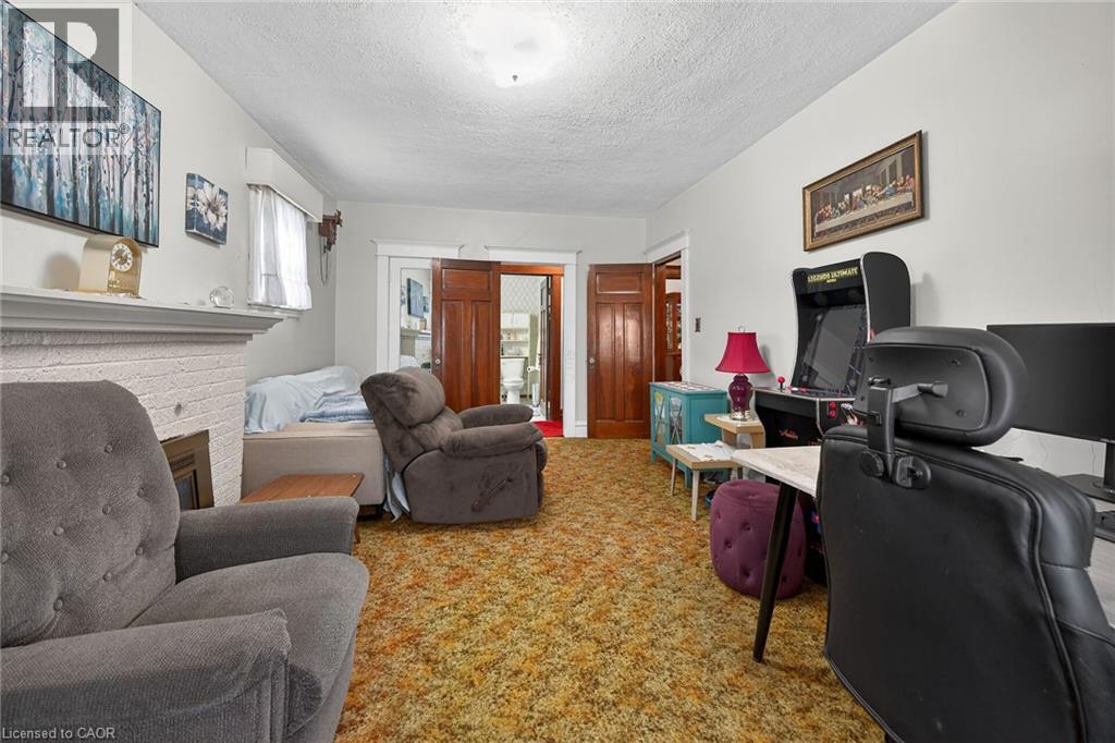 96 BARNESDALE Boulevard S - 22