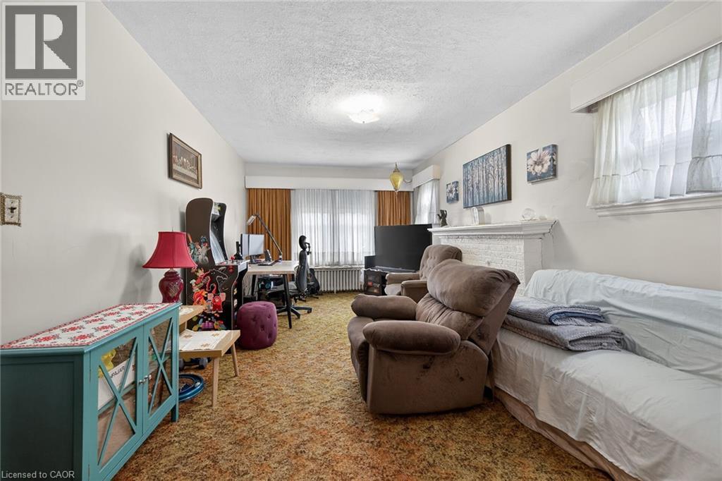 96 BARNESDALE Boulevard S - 21