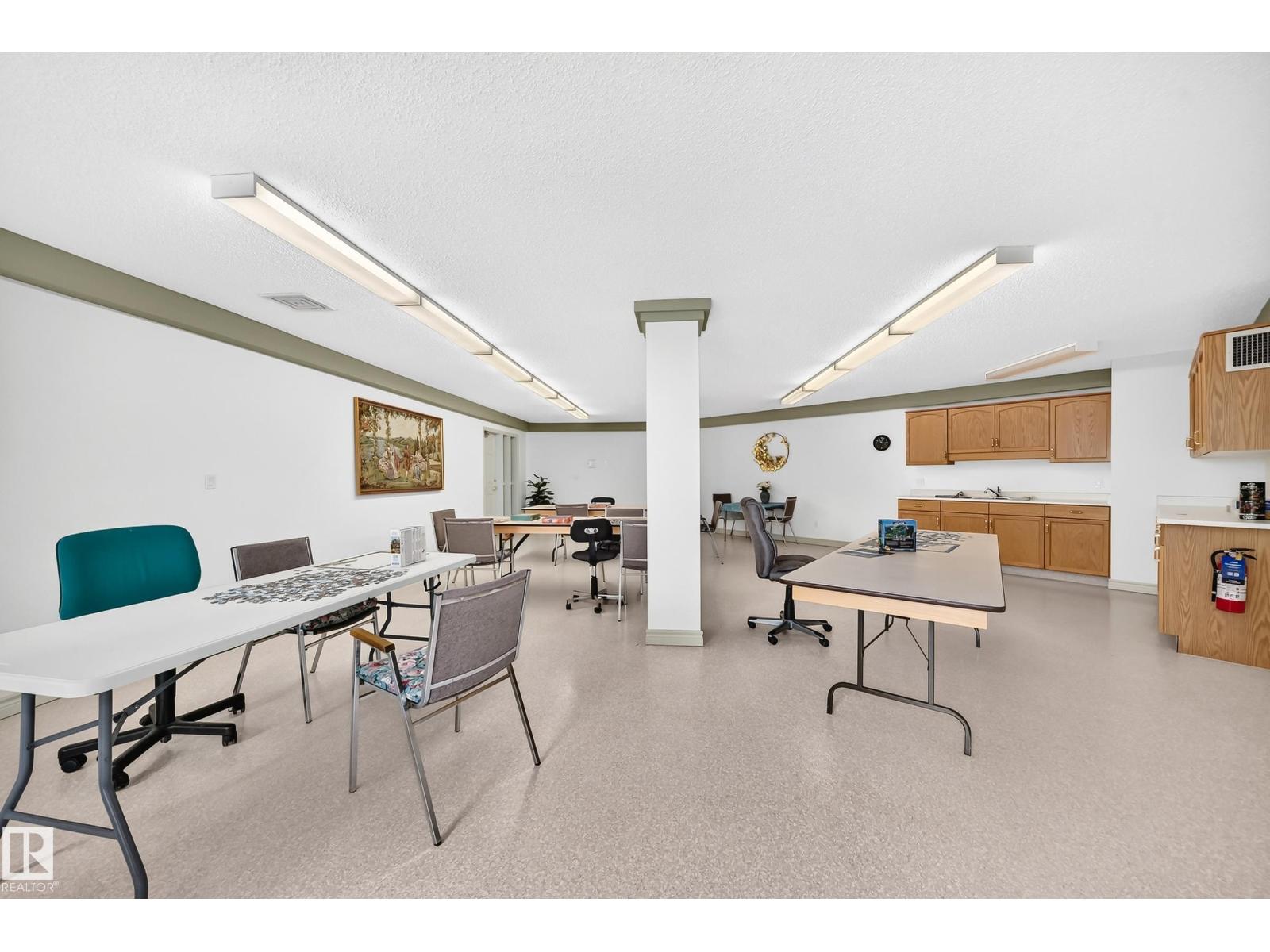 #109 10945 21 AV NW - 40