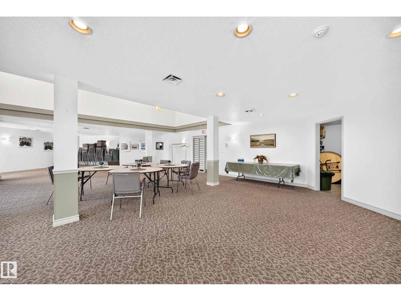 #109 10945 21 AV NW - 44