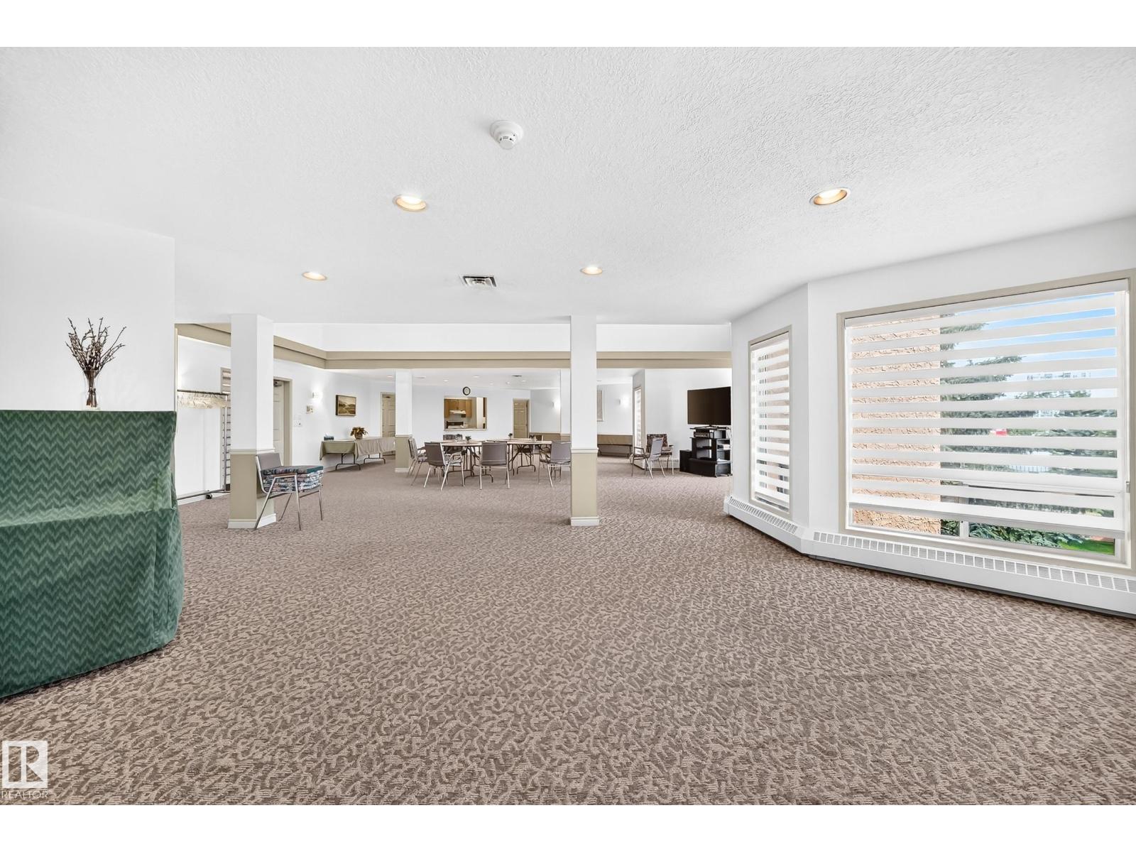 #109 10945 21 AV NW - 49