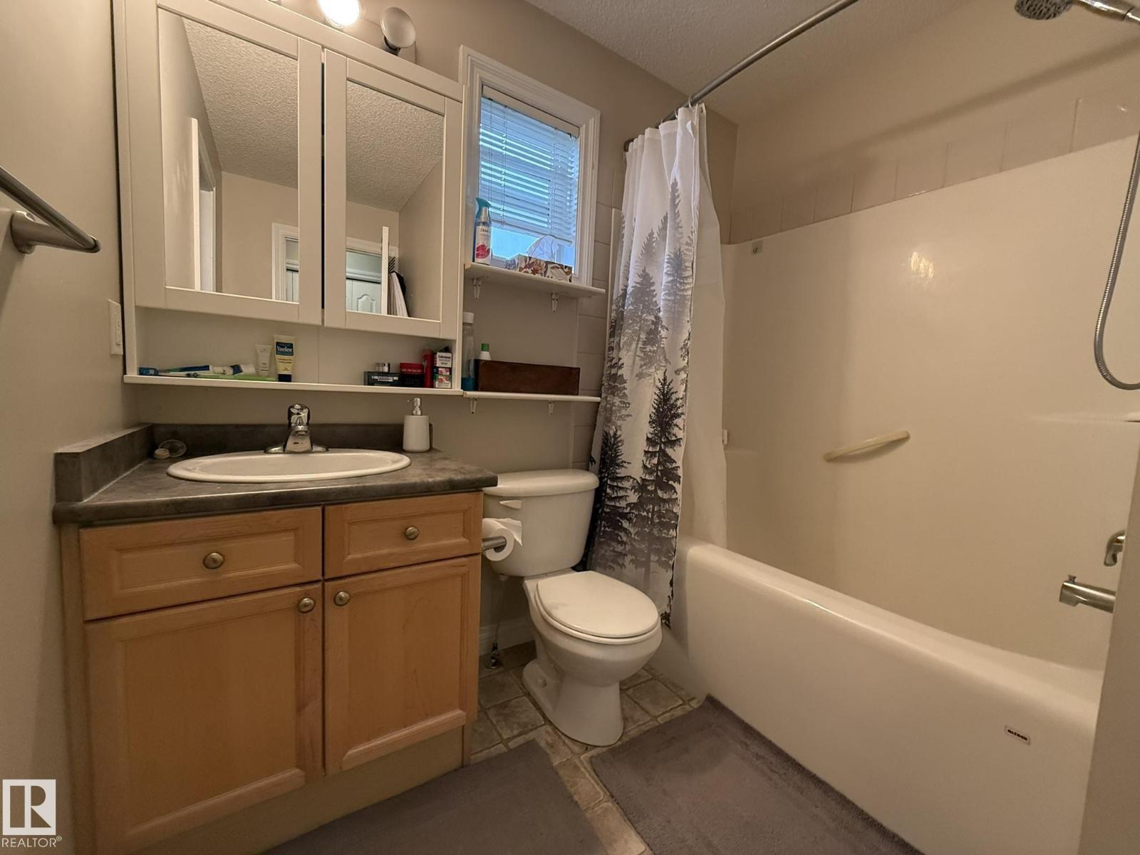 #93 12050 17 AV SW - 18