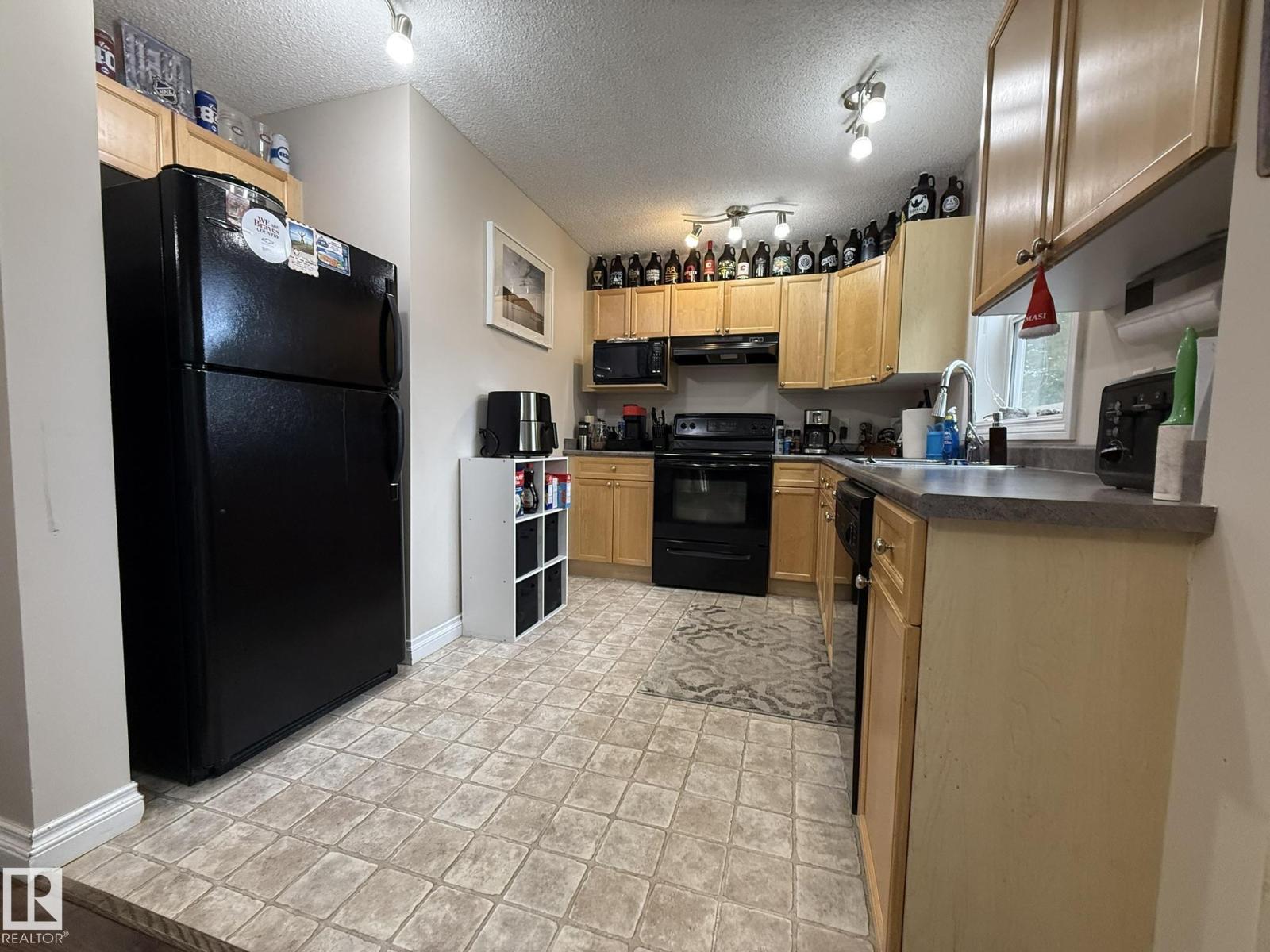 #93 12050 17 AV SW - 10