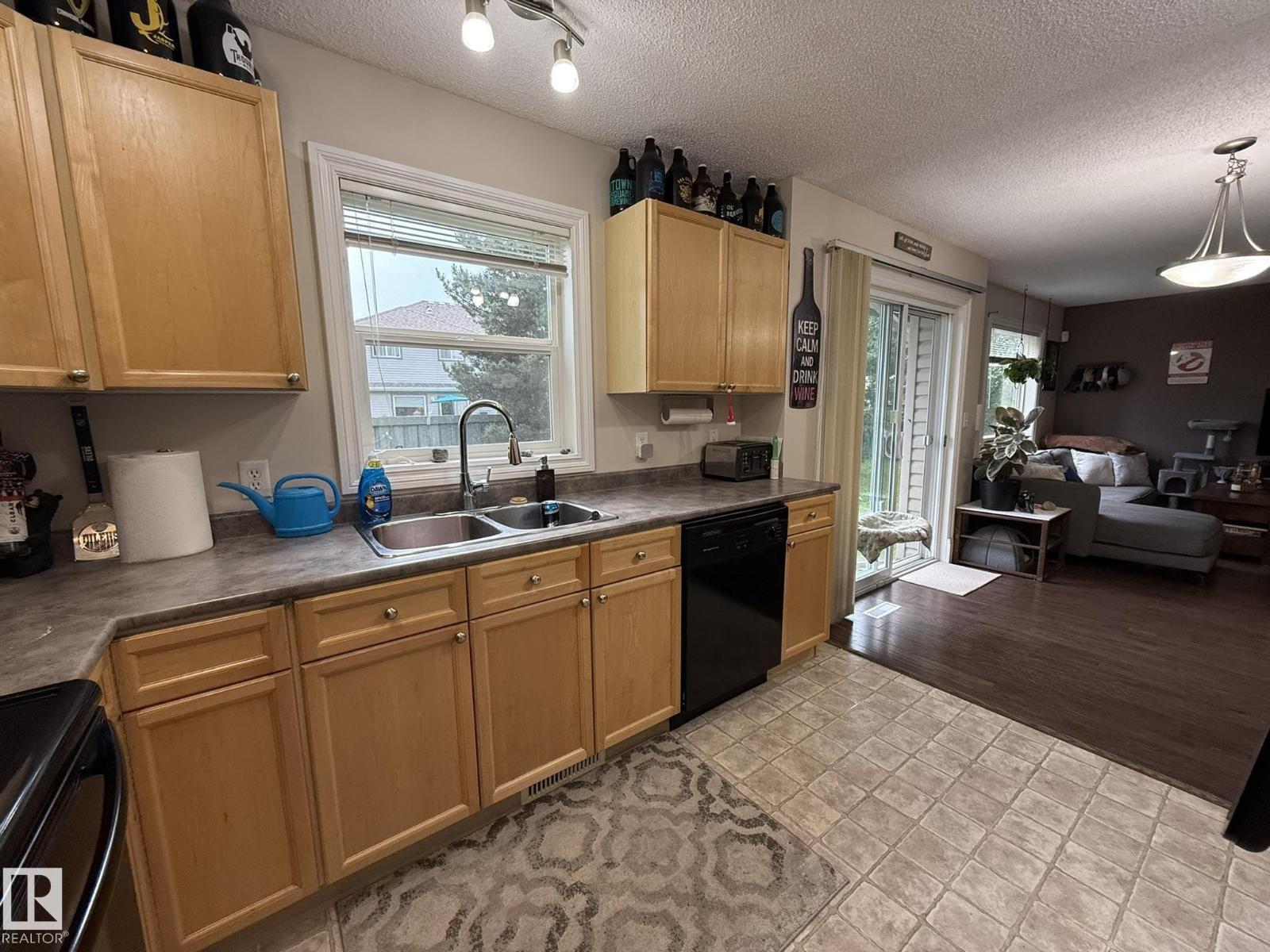 #93 12050 17 AV SW - 11
