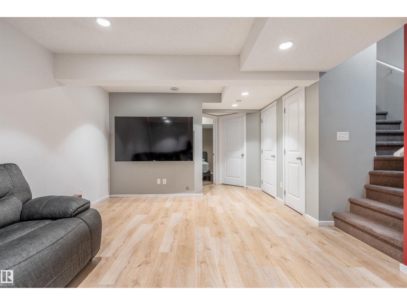 165 62 ST SW - 30