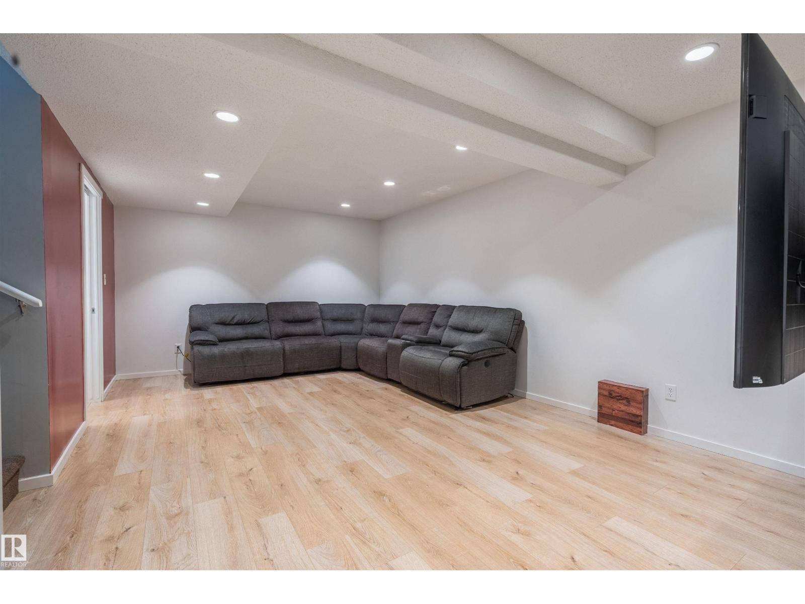 165 62 ST SW - 33