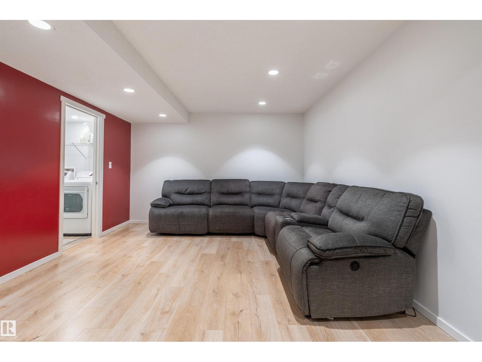 165 62 ST SW - 32