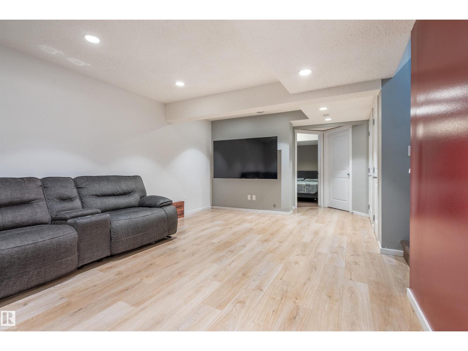 165 62 ST SW - 31