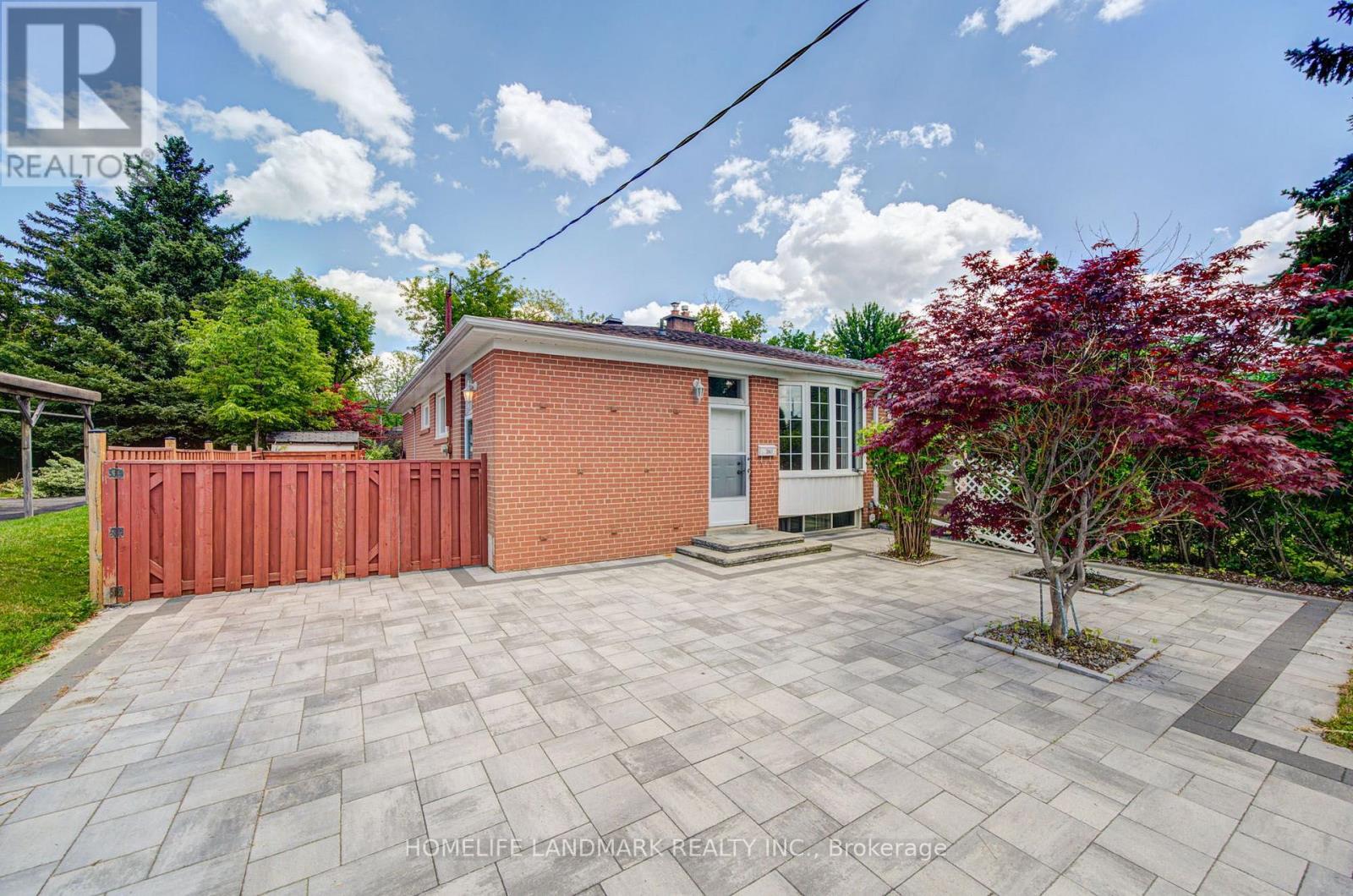 Listing photo of 341 BLUE GRASS BOULEVARD