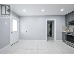 Bathroom - 44 Sanford Street, Barrie, ON L4N3C4 Photo 6