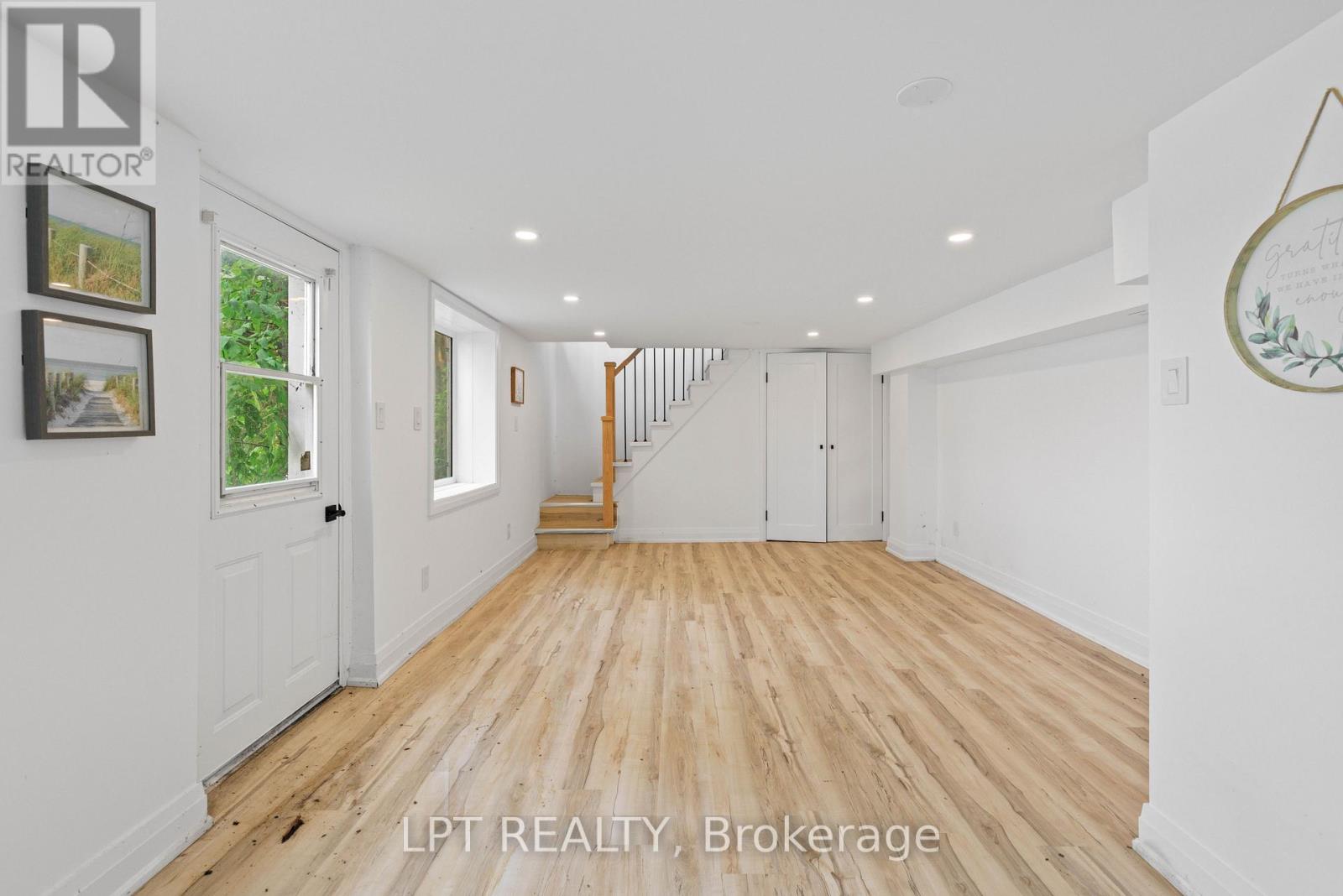 47 MOON POINT DRIVE - 20