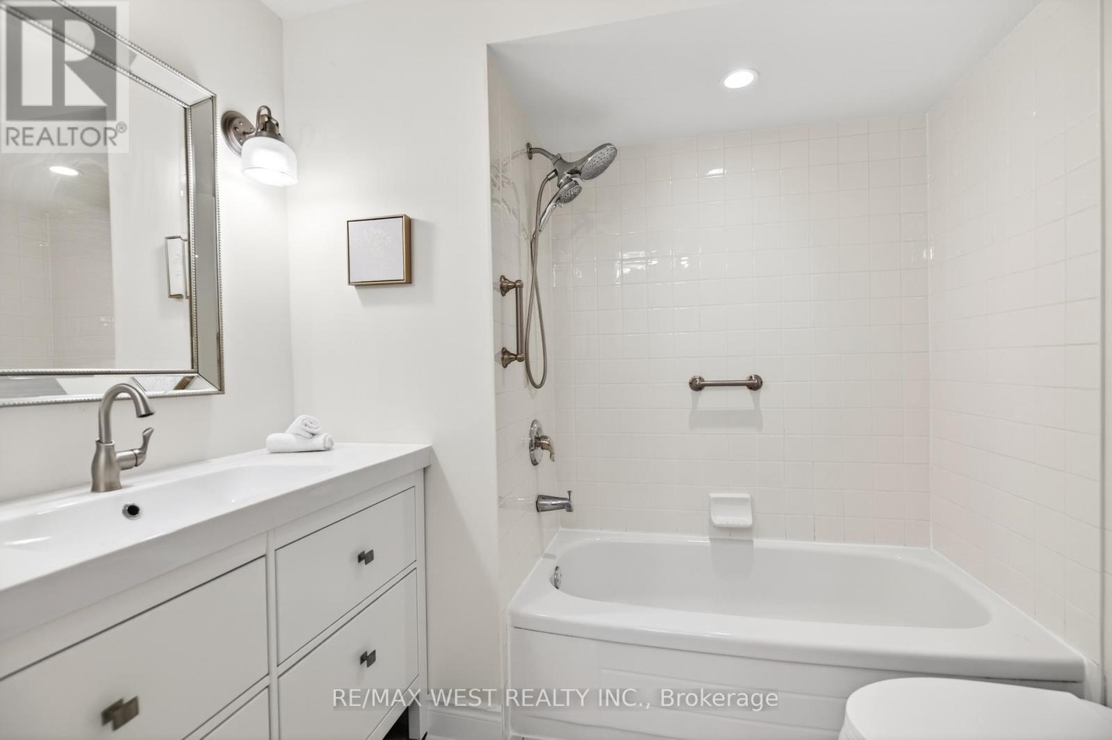 823 HYDE ROAD - 12