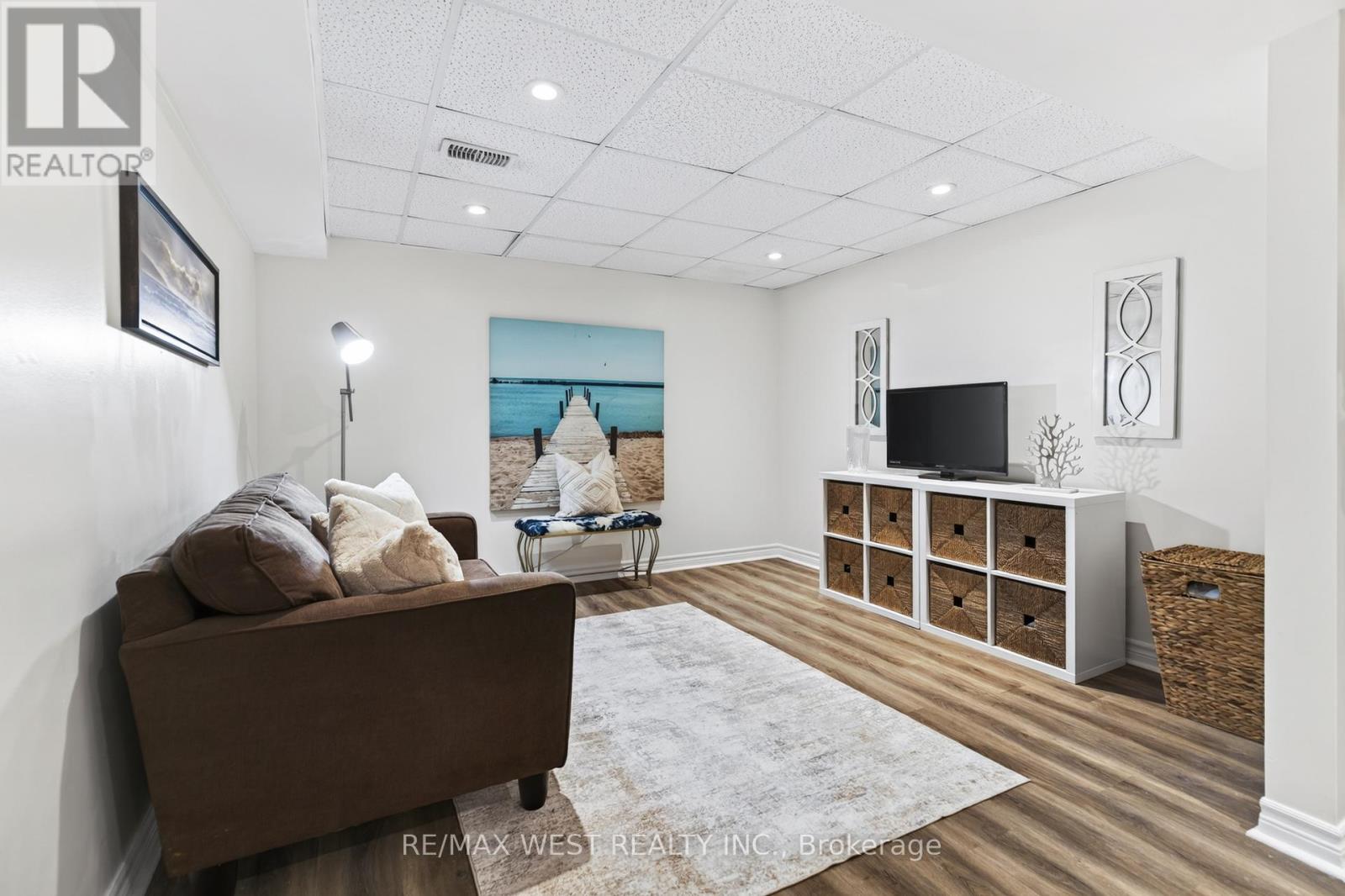823 HYDE ROAD - 13