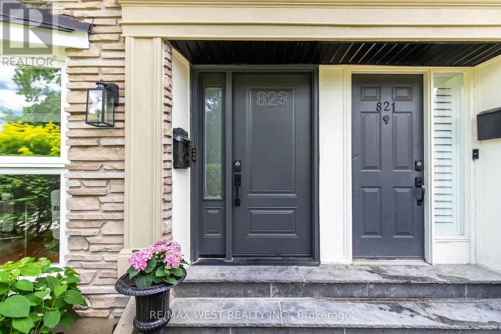 823 HYDE ROAD - 17