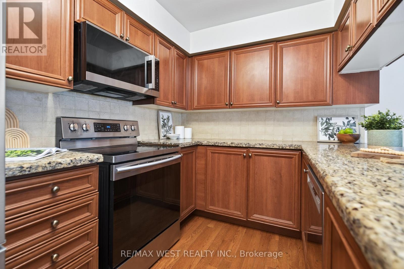 823 HYDE ROAD - 6