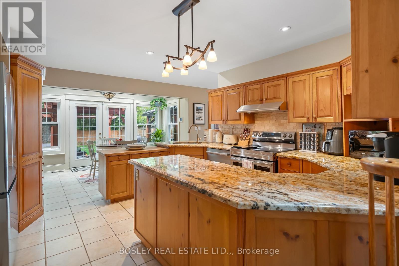 851 CHARLOTTE STREET - 3
