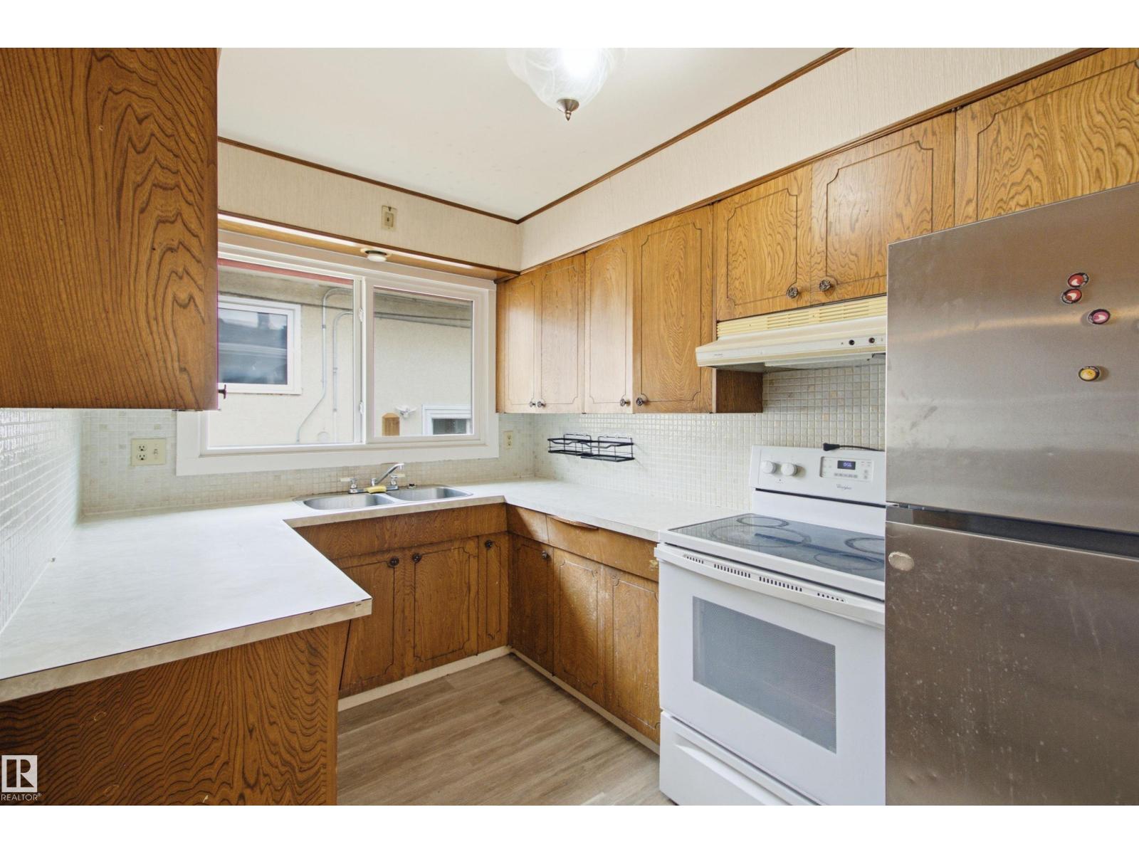 11424 41 AV NW NW - 12