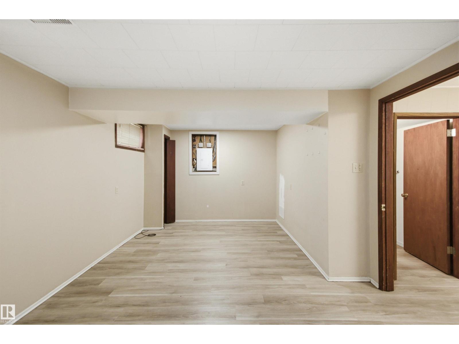 11424 41 AV NW NW - 30