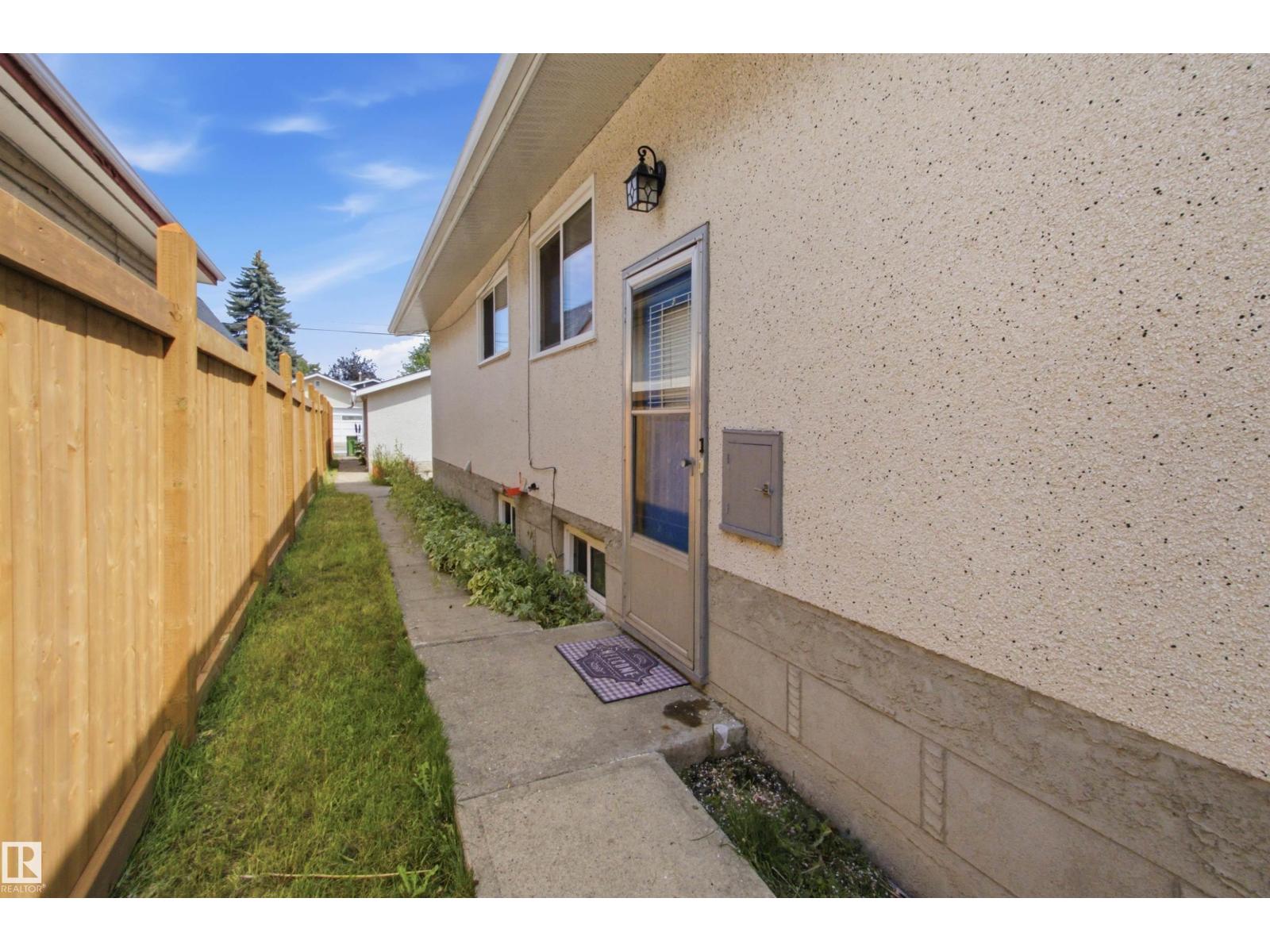 11424 41 AV NW NW - 35