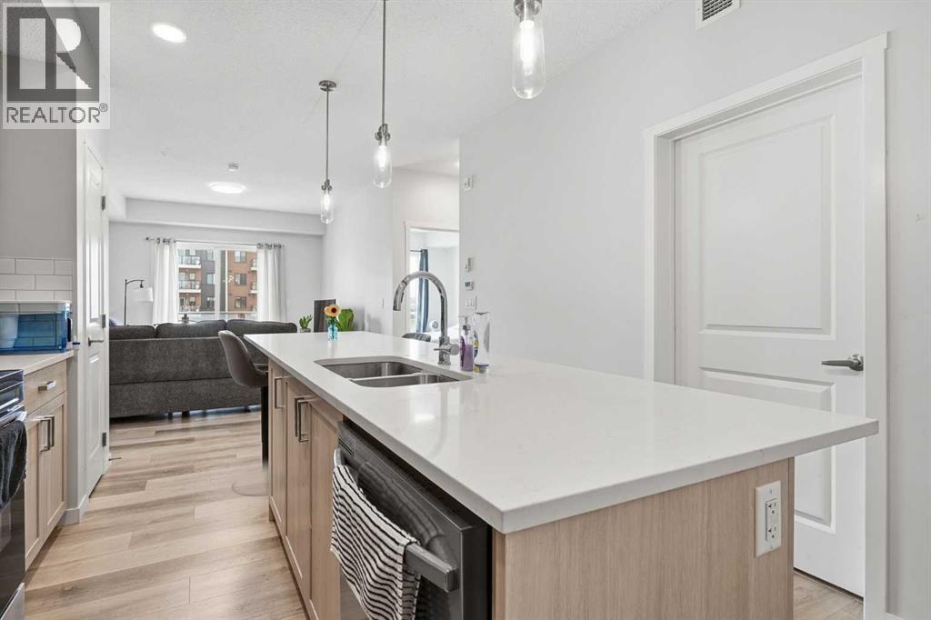 #3207 33 Carringham Gate NW - 9