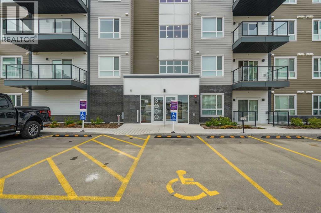 #3207 33 Carringham Gate NW - 21
