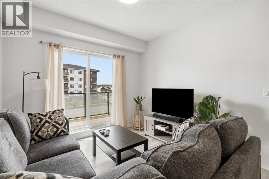 #3207 33 Carringham Gate NW - 4