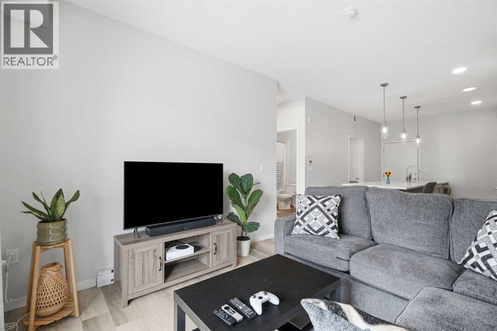 #3207 33 Carringham Gate NW - 6