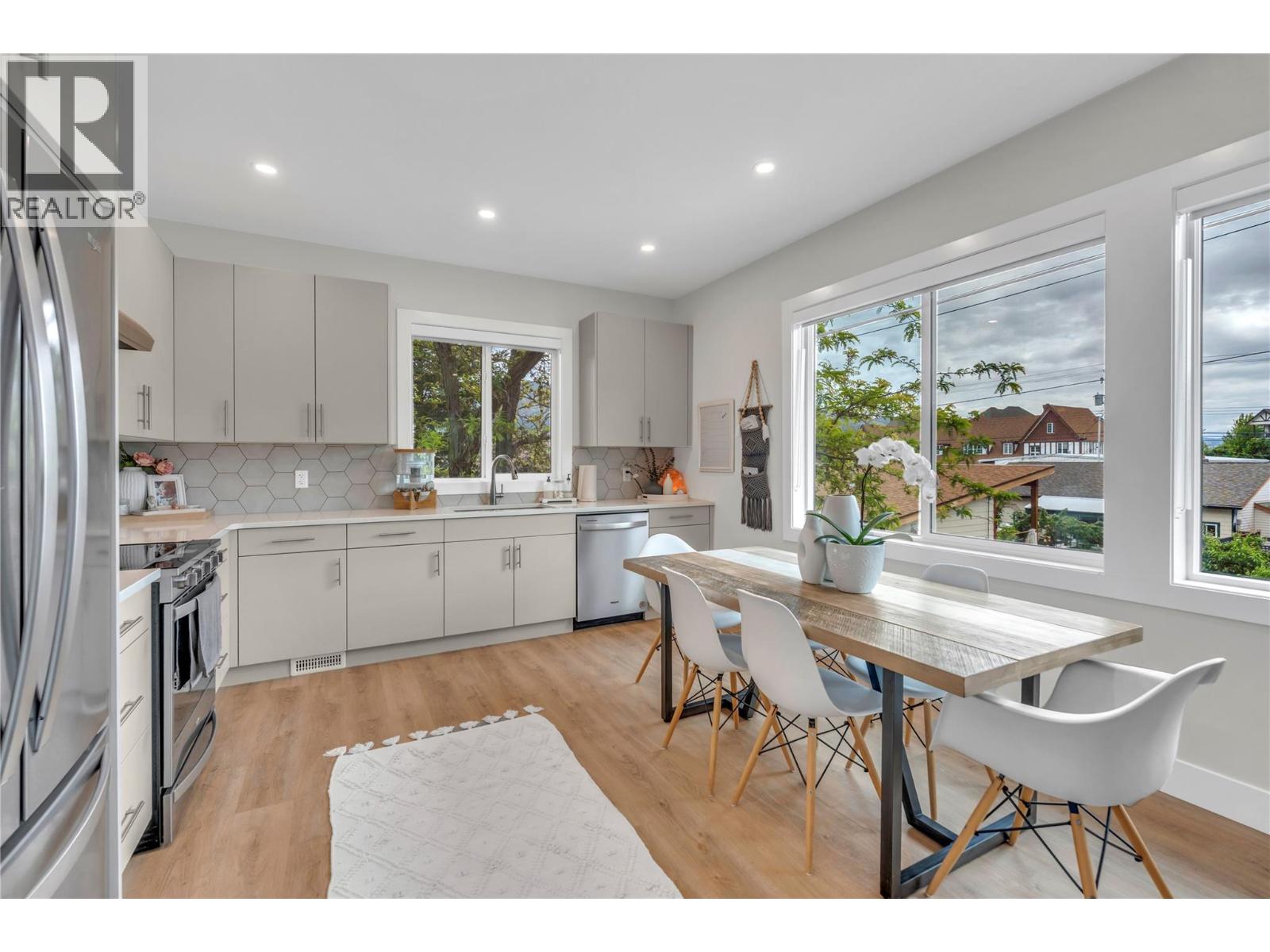 264 Douglas Avenue - 10