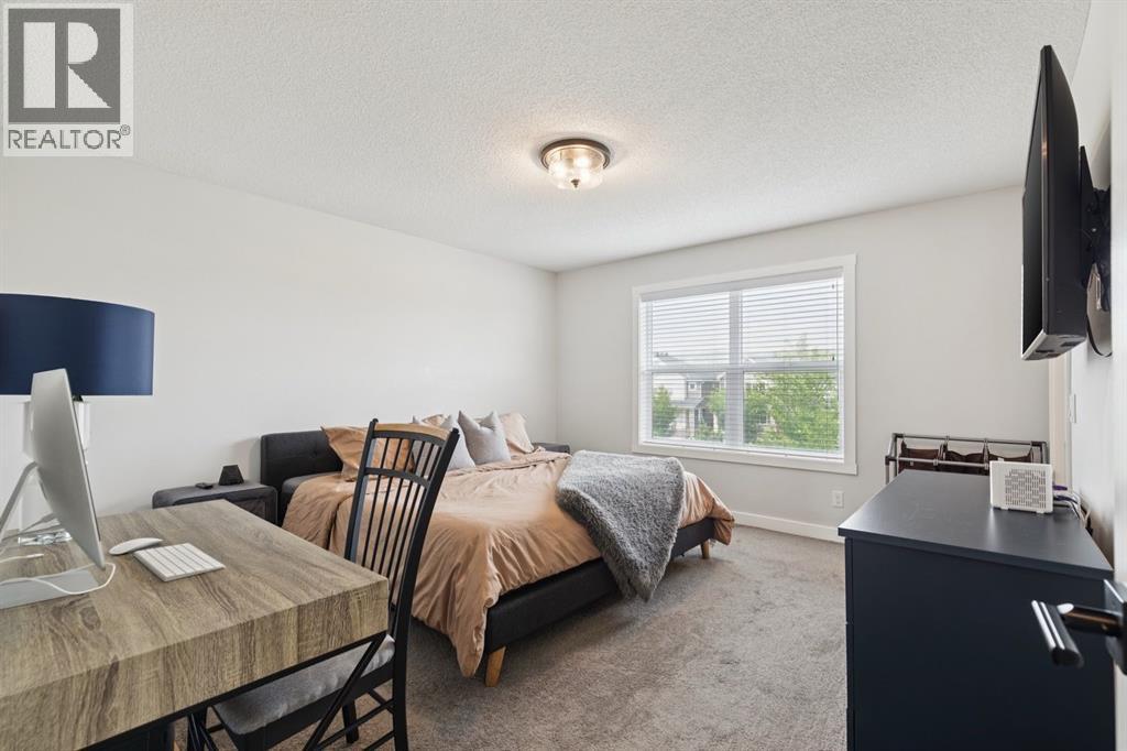 124 Wolf Willow Boulevard SE - 23