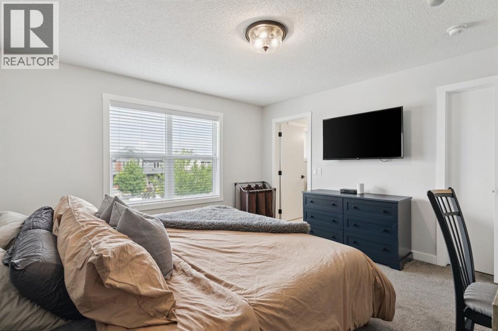 124 Wolf Willow Boulevard SE - 24